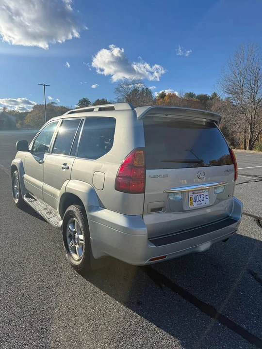 2005 Lexus GX 1st Gen - Image 3 of 14
