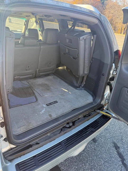 2005 Lexus GX 1st Gen - Image 11 of 14