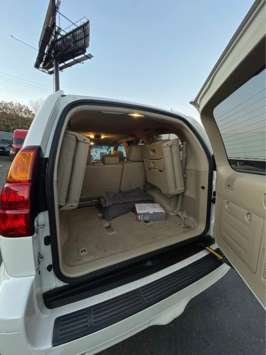 2005 Lexus GX 2nd Gen - Image 11 of 16
