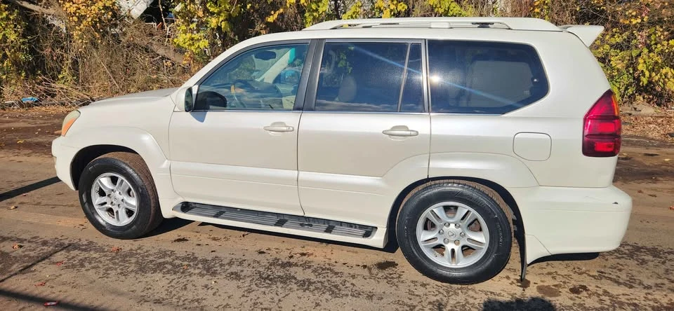 2005 Lexus GX 1st Gen - Image 4 of 19
