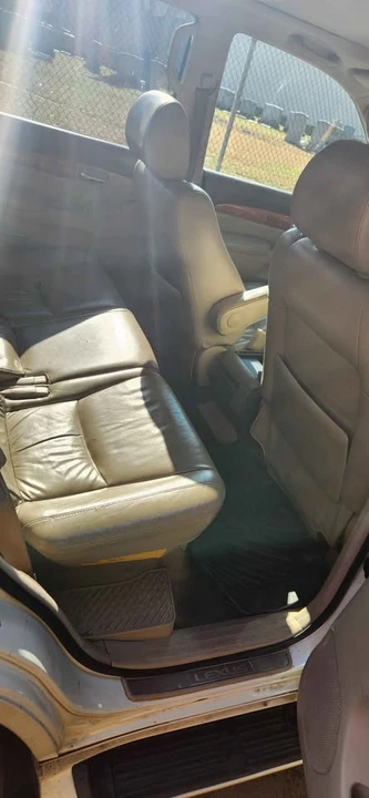 2005 Lexus GX 1st Gen - Image 12 of 19