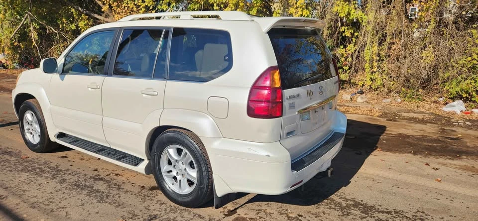2005 Lexus GX 1st Gen - Image 5 of 19