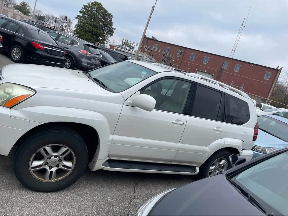 2005 Lexus GX 1st Gen - Image 3 of 7