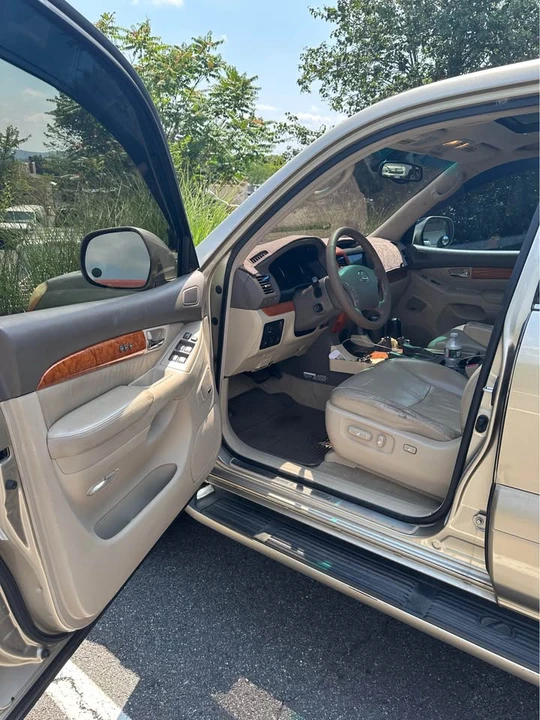 2005 Lexus GX 1st Gen - Image 7 of 16