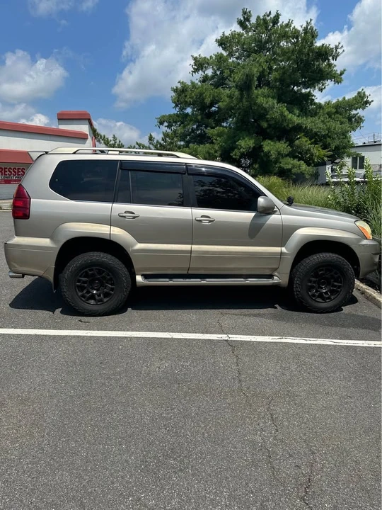 2005 Lexus GX 1st Gen - Image 3 of 16