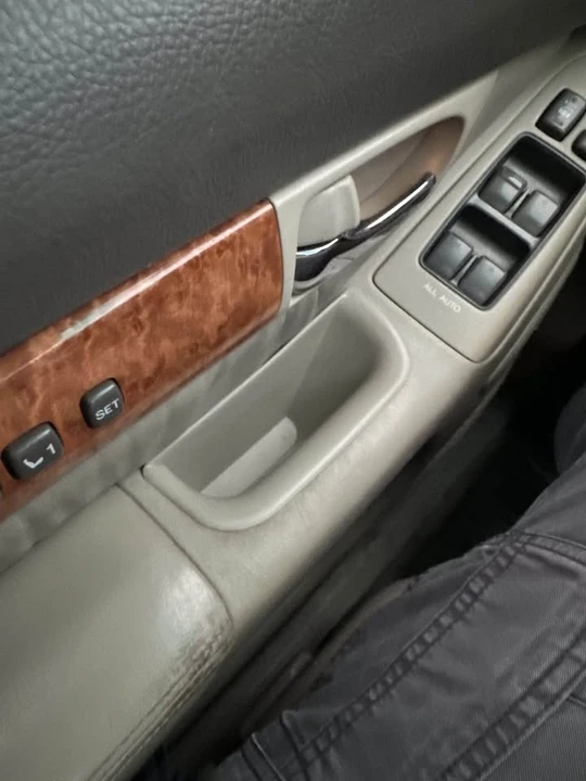 2005 Lexus GX 1st Gen - Image 10 of 16