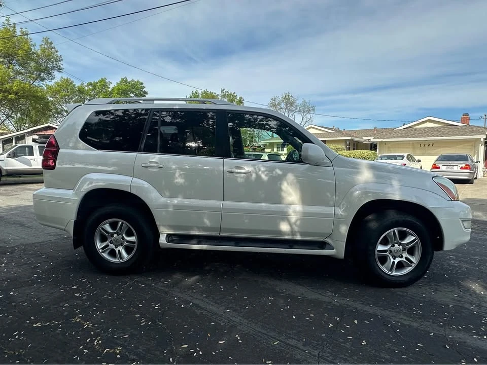 2005 Lexus GX 1st Gen - Image 3 of 6