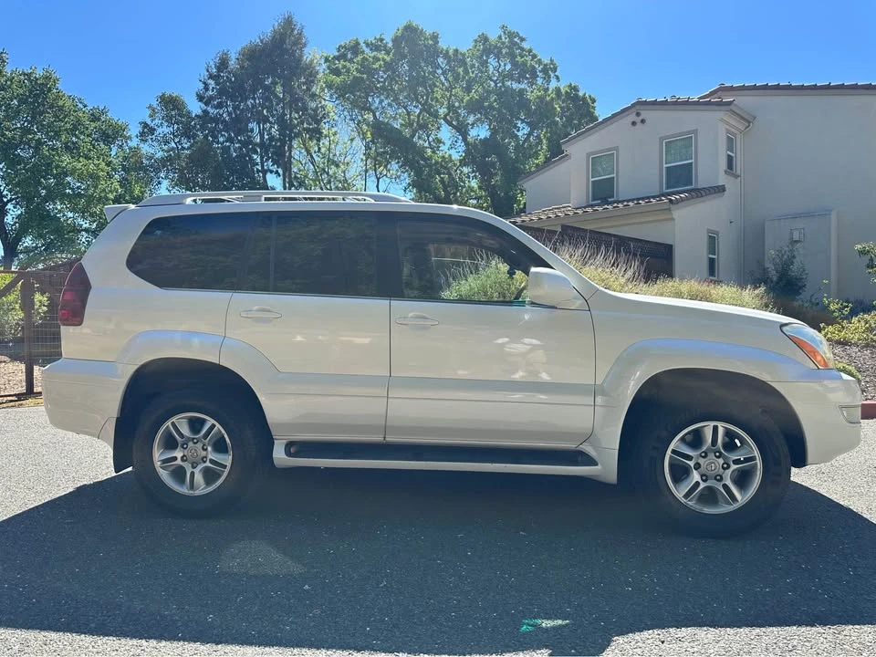 2005 Lexus GX 1st Gen - Image 2 of 15