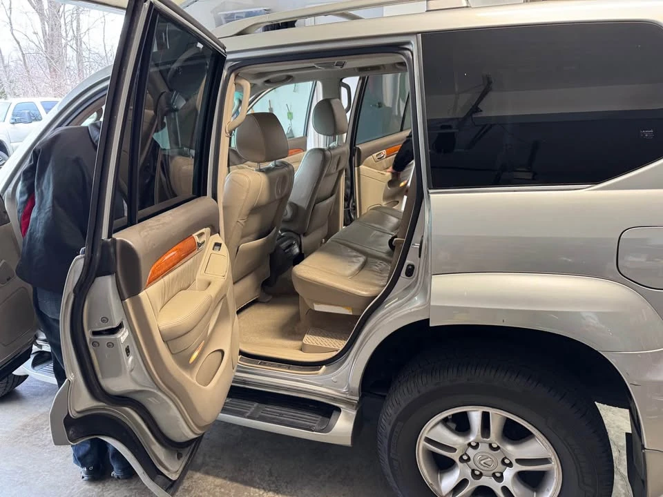 2005 Lexus GX 1st Gen - Image 4 of 8