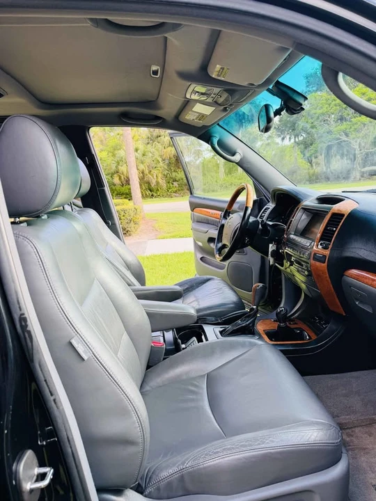 2005 Lexus GX 1st Gen - Image 11 of 13
