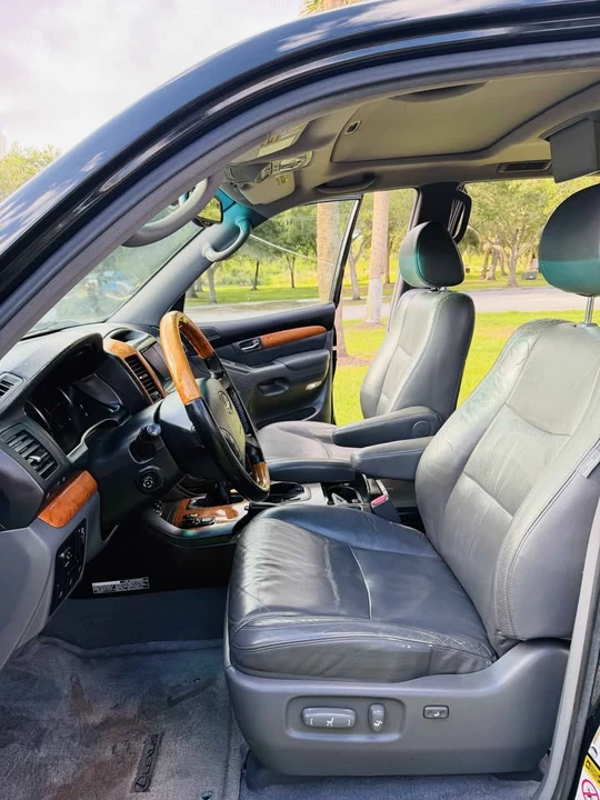 2005 Lexus GX 1st Gen - Image 12 of 13