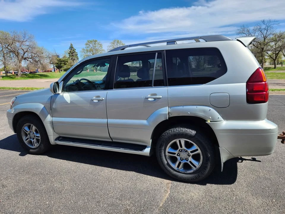 2005 Lexus GX 1st Gen - Image 4 of 12
