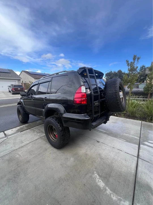 2005 Lexus GX 1st Gen - Image 4 of 12