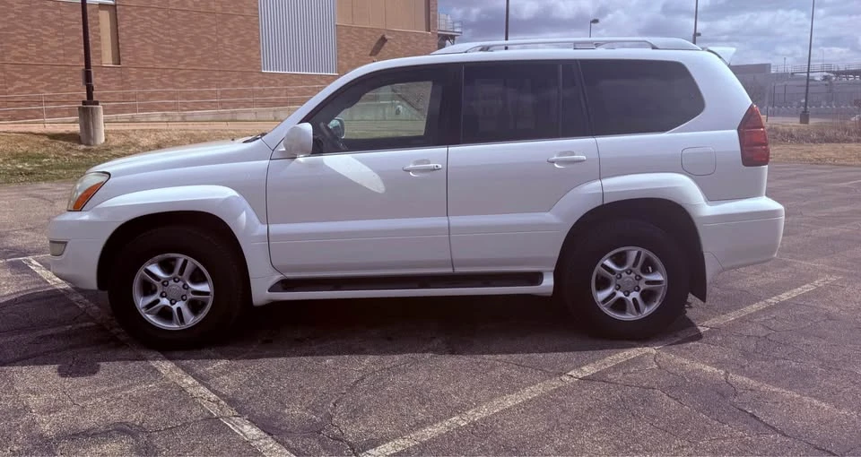 2005 Lexus GX 1st Gen - Image 4 of 17