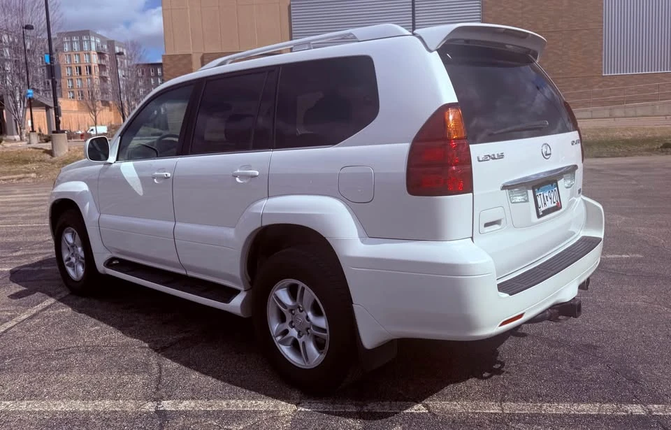 2005 Lexus GX 1st Gen - Image 5 of 17
