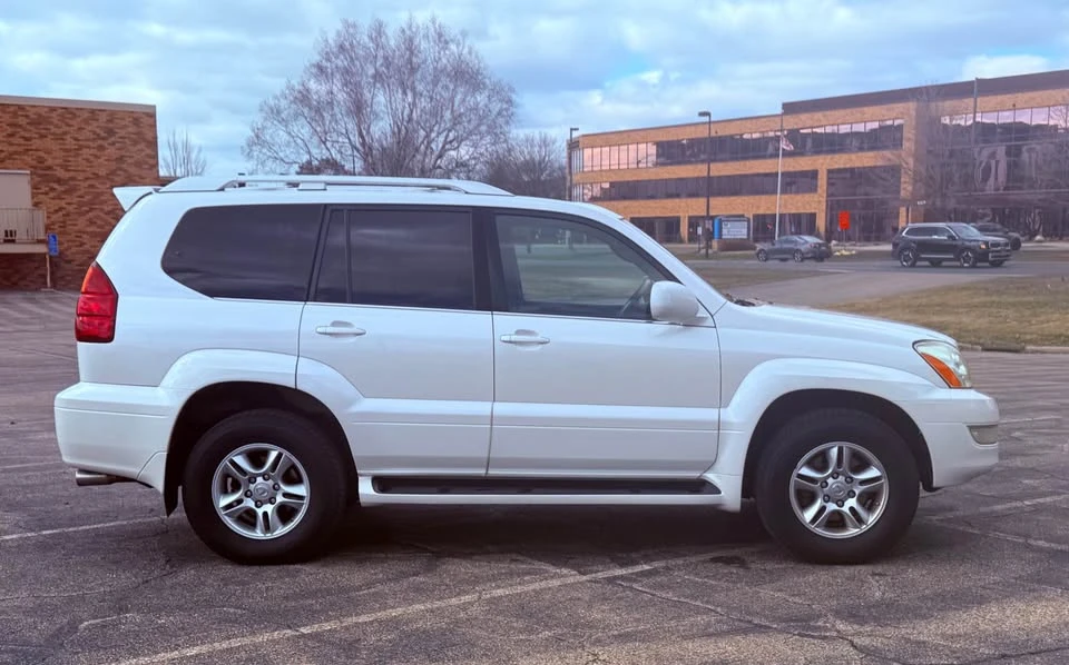 2005 Lexus GX 1st Gen - Image 3 of 17
