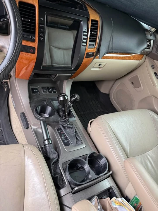 2005 Lexus GX 1st Gen - Image 12 of 21