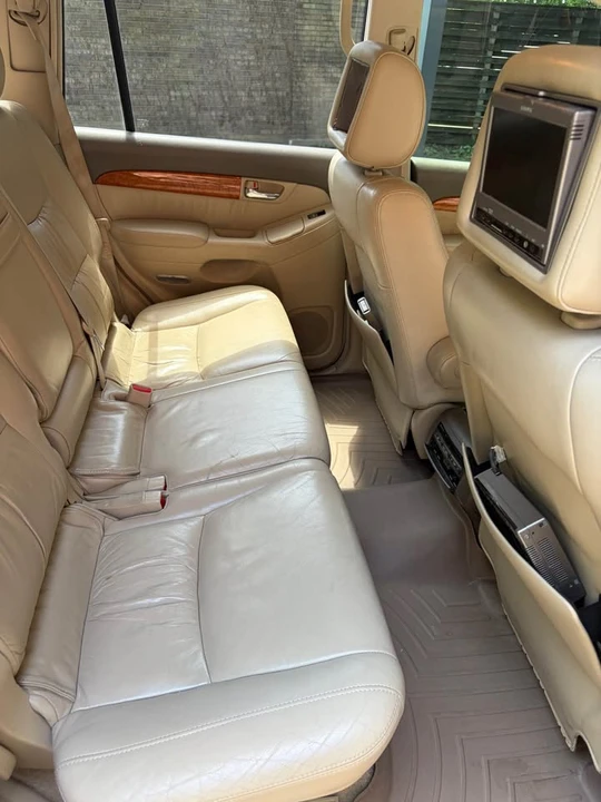 2005 Lexus GX 1st Gen - Image 16 of 20