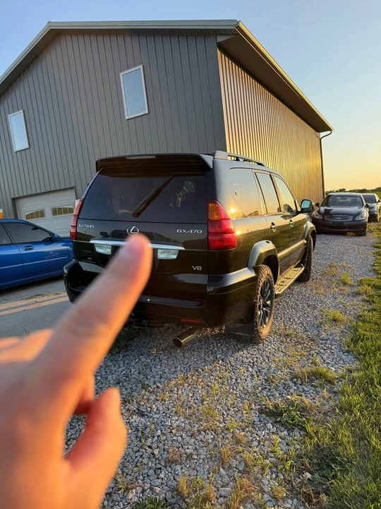 2005 Lexus GX 1st Gen - Image 3 of 13