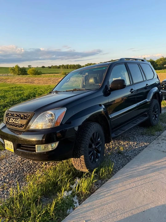 2005 Lexus GX 1st Gen - Image 2 of 13