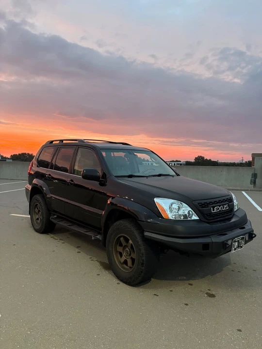 2005 Lexus GX 1st Gen - Image 2 of 15