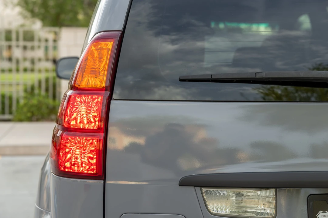 2005 Lexus GX 1st Gen - Image 18 of 31