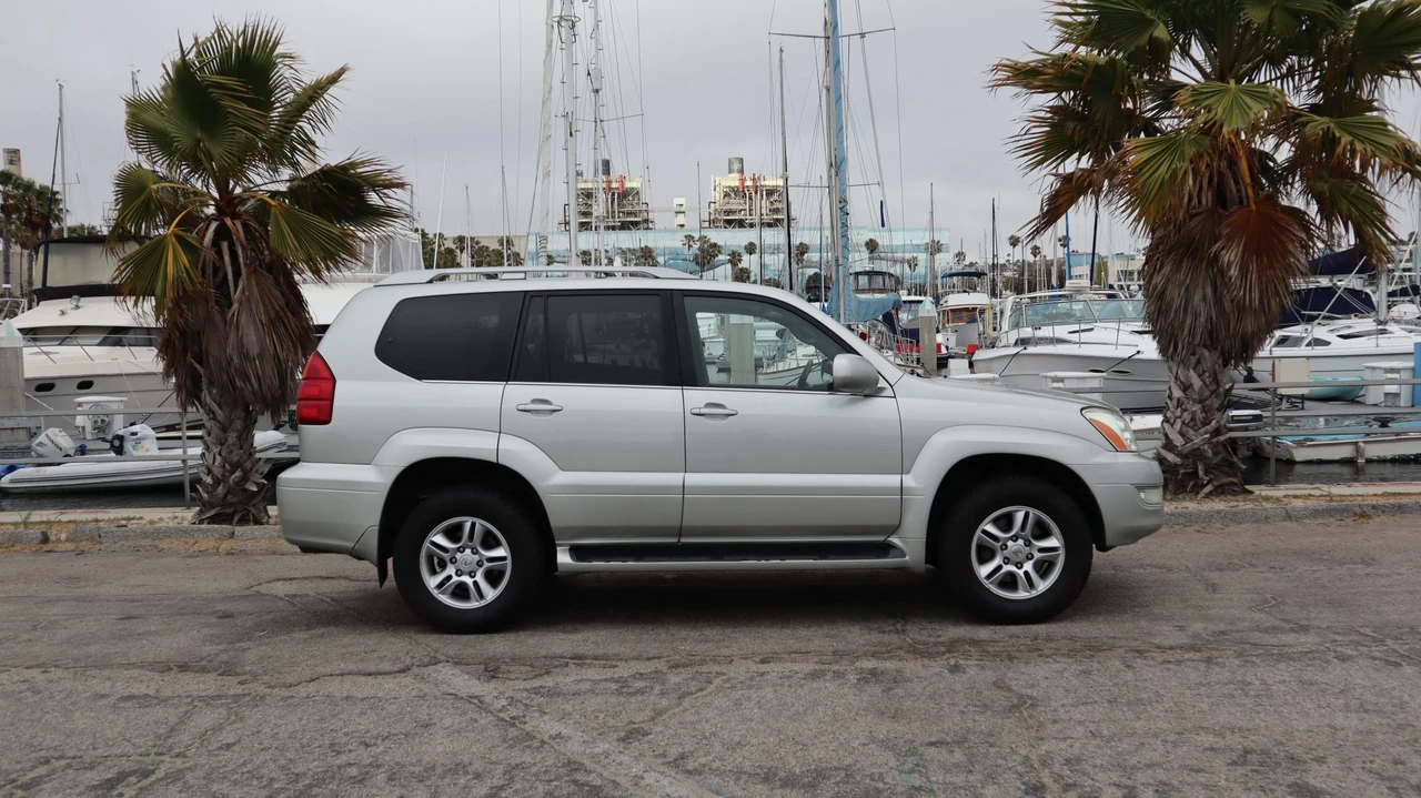 2005 Lexus GX 1st Gen - Image 17 of 31