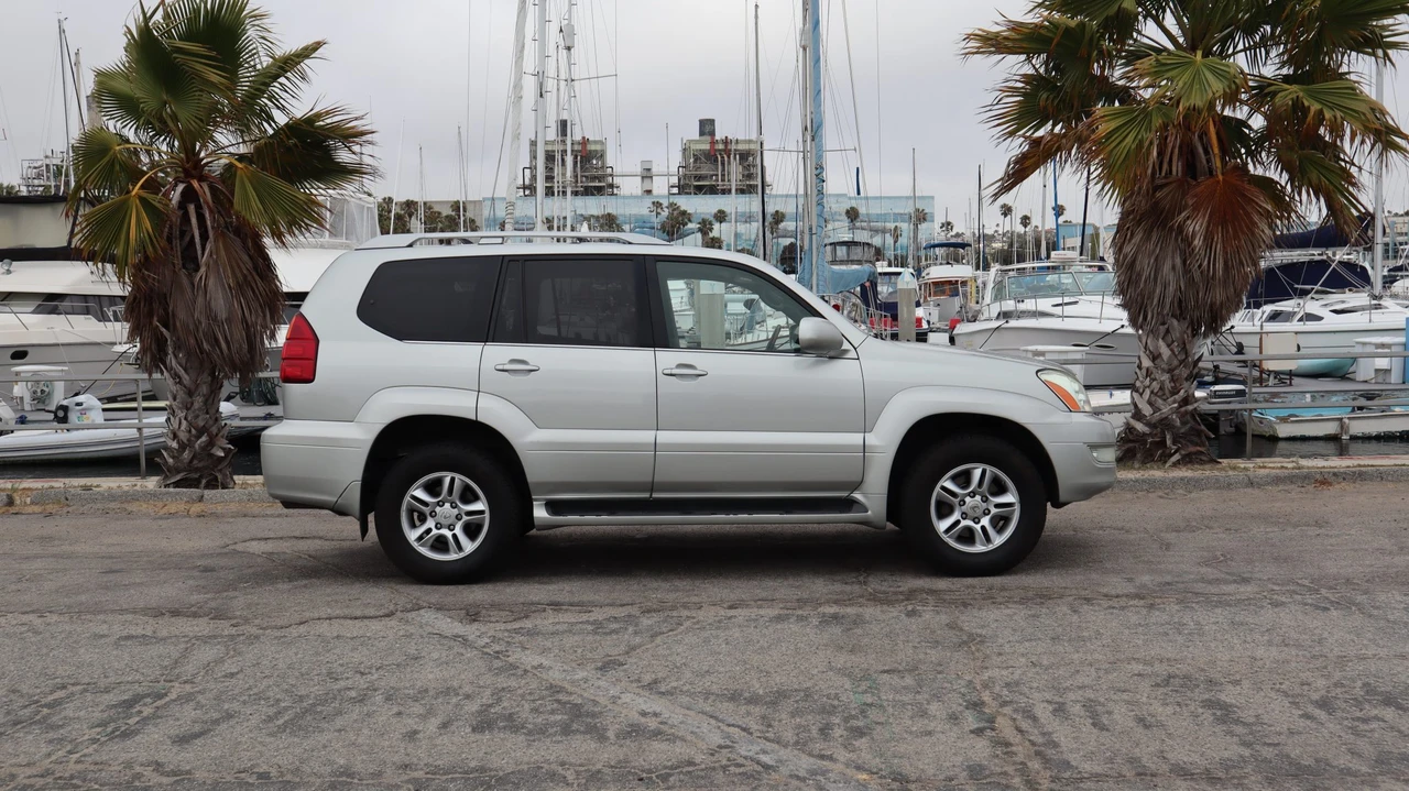 2005 Lexus GX 1st Gen - Image 16 of 31