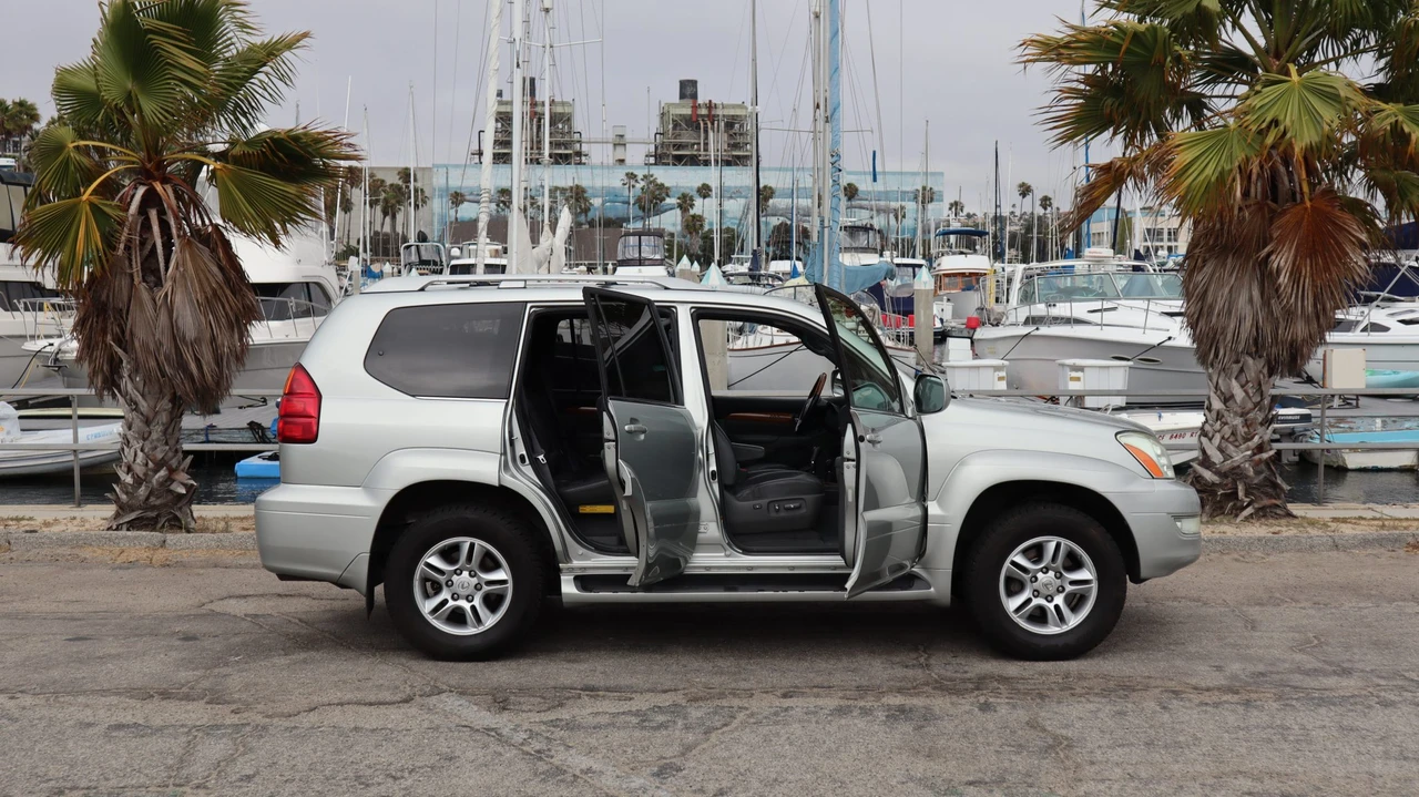 2005 Lexus GX 1st Gen - Image 28 of 31