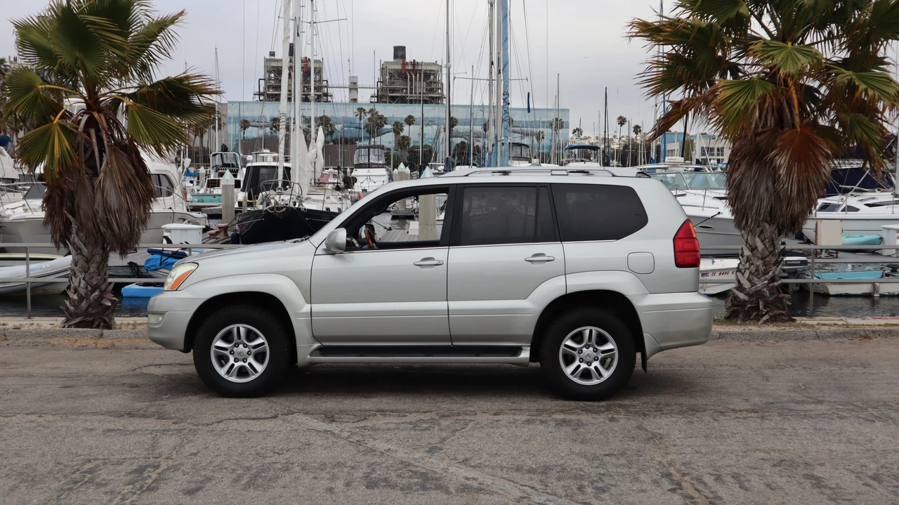 2005 Lexus GX 1st Gen - Image 3 of 31