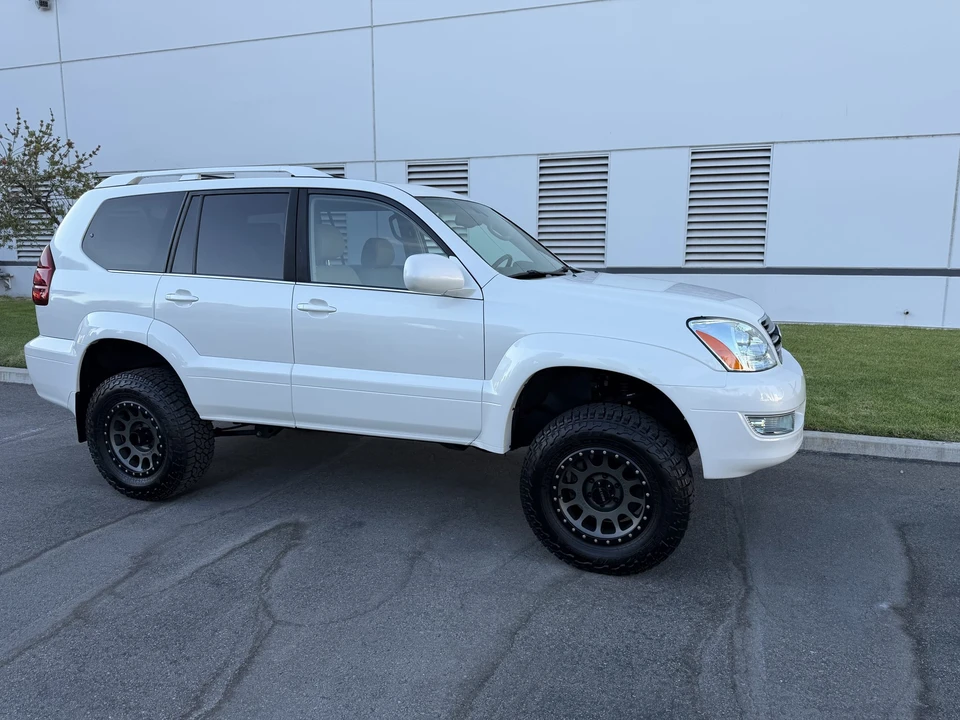 2005 Lexus GX 1st Gen - Image 16 of 31
