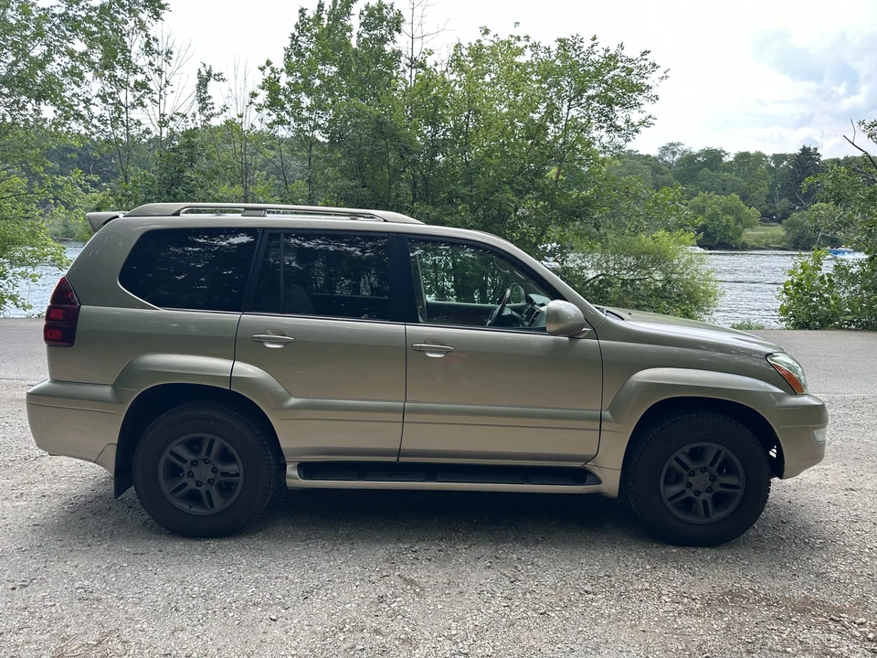 2005 Lexus GX 1st Gen - Image 10 of 31