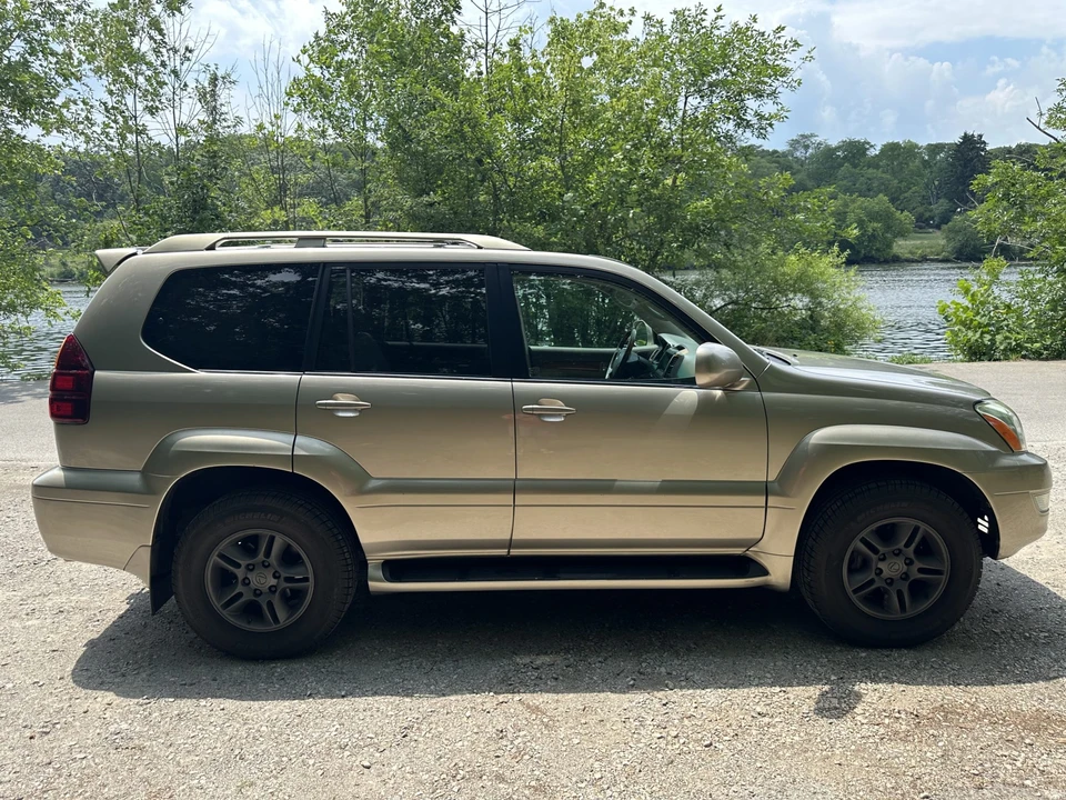 2005 Lexus GX 1st Gen - Image 9 of 31