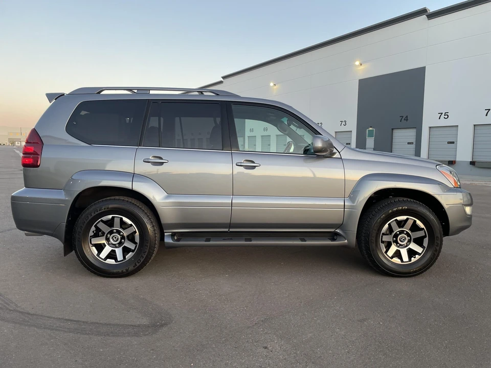 2005 Lexus GX 1st Gen - Image 13 of 31