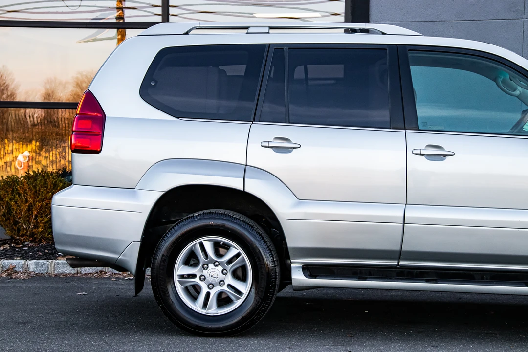 2005 Lexus GX 1st Gen - Image 23 of 31