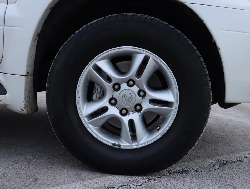 2005 Lexus GX 1st Gen - Image 29 of 31