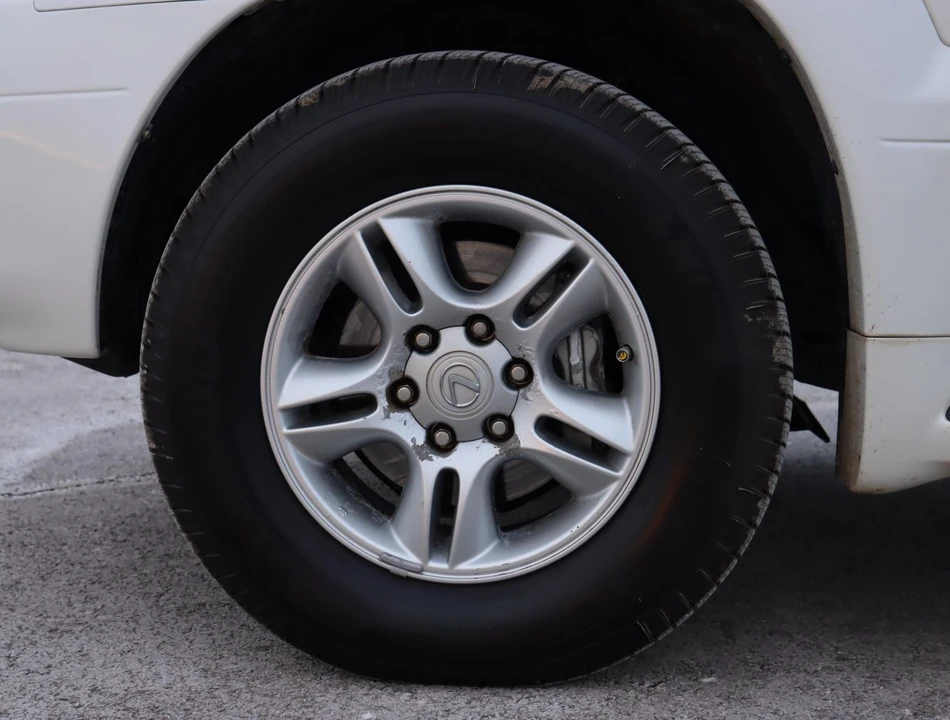 2005 Lexus GX 1st Gen - Image 27 of 31