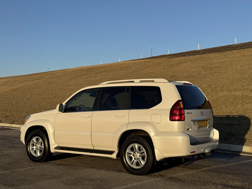 2005 Lexus GX 1st Gen - Image 4 of 31