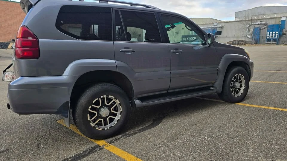 2005 Lexus GX 1st Gen - Image 3 of 7