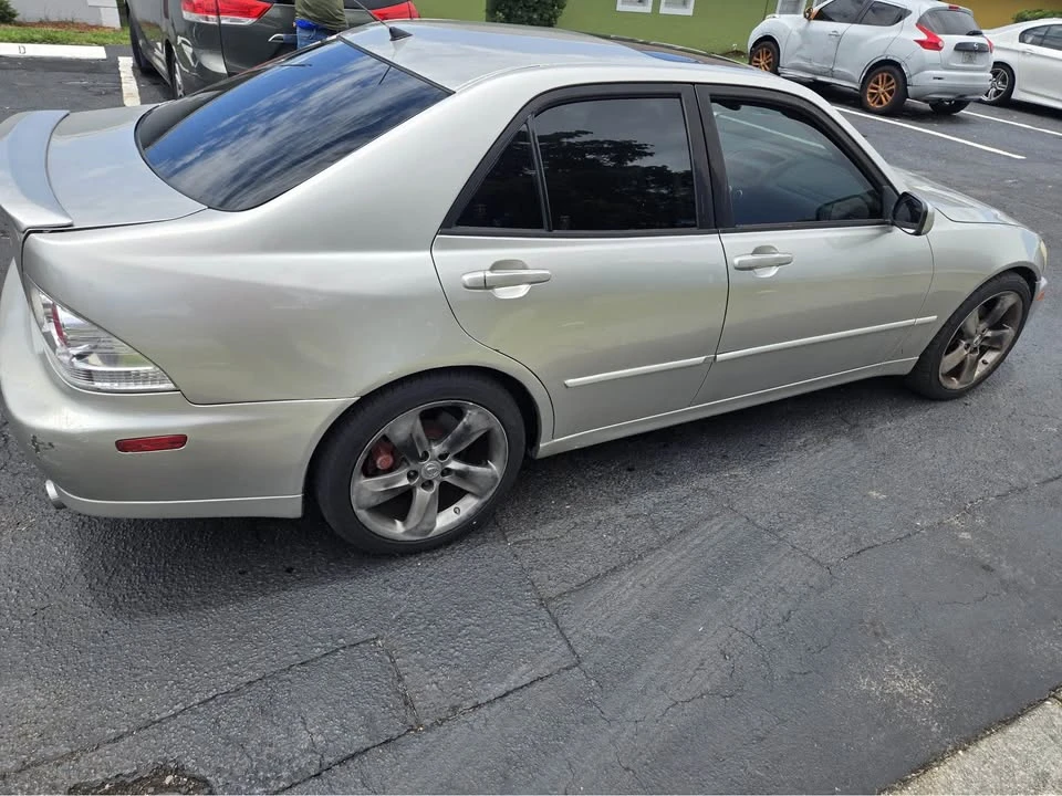 2005 Lexus IS 1st Gen - Image 6 of 7