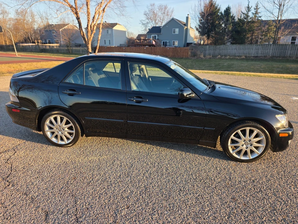 2005 Lexus IS 1st Gen - Image 15 of 31
