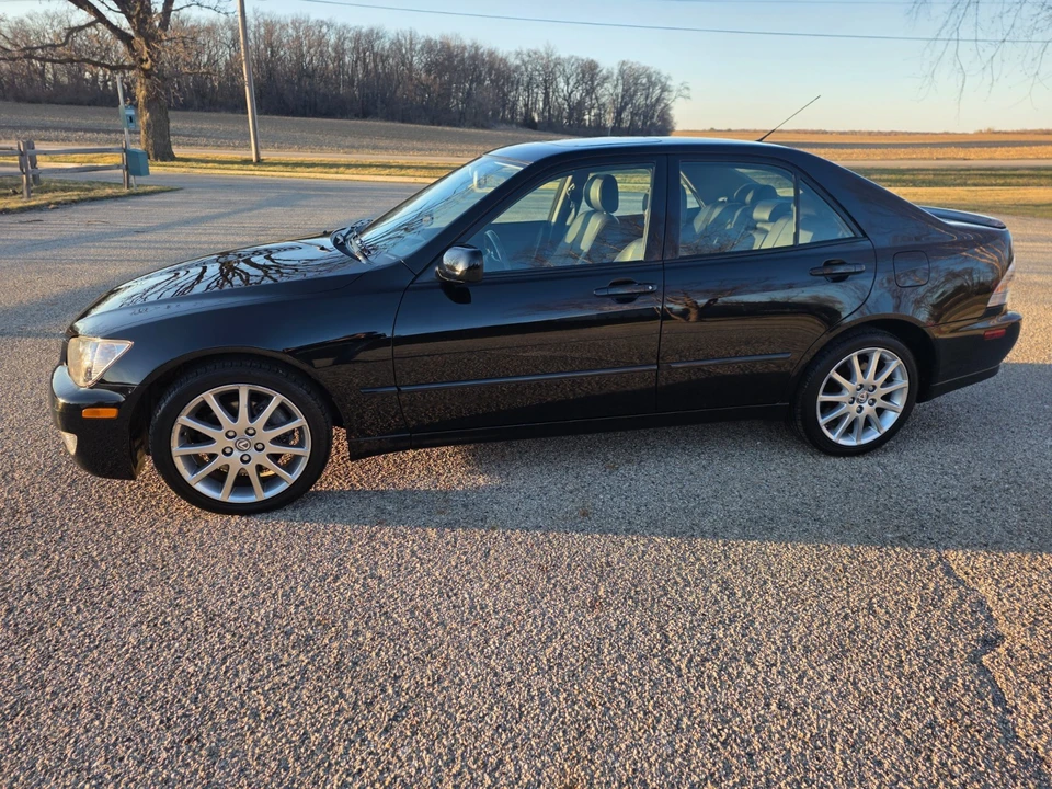 2005 Lexus IS 1st Gen - Image 11 of 31