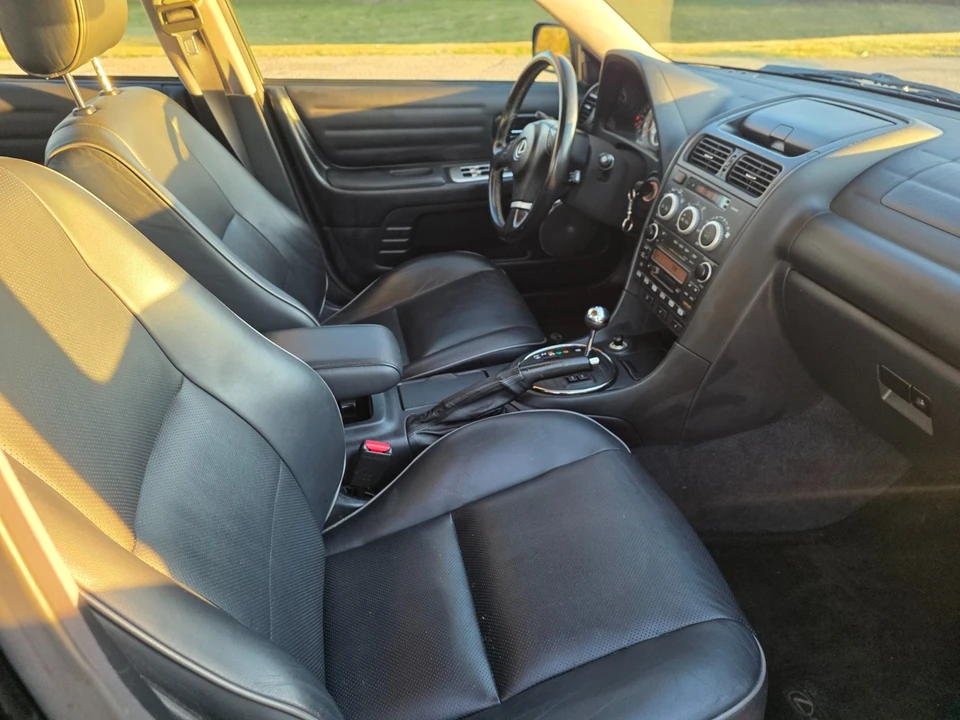 2005 Lexus IS 1st Gen - Image 29 of 31