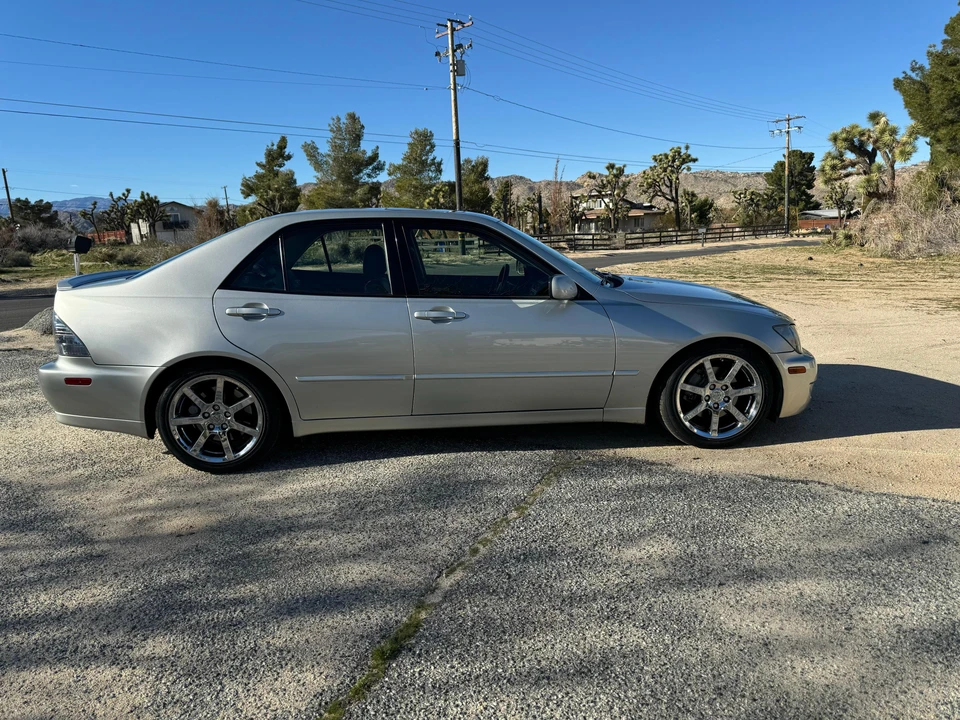 2005 Lexus IS 1st Gen - Image 12 of 31