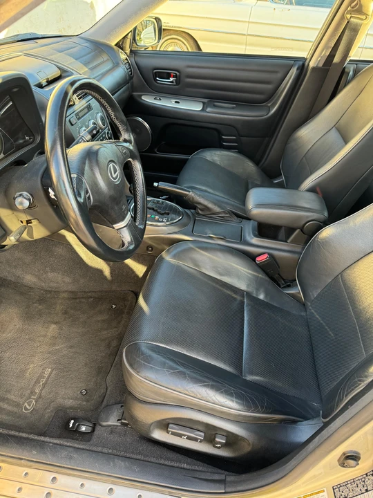 2005 Lexus IS 1st Gen - Image 23 of 31