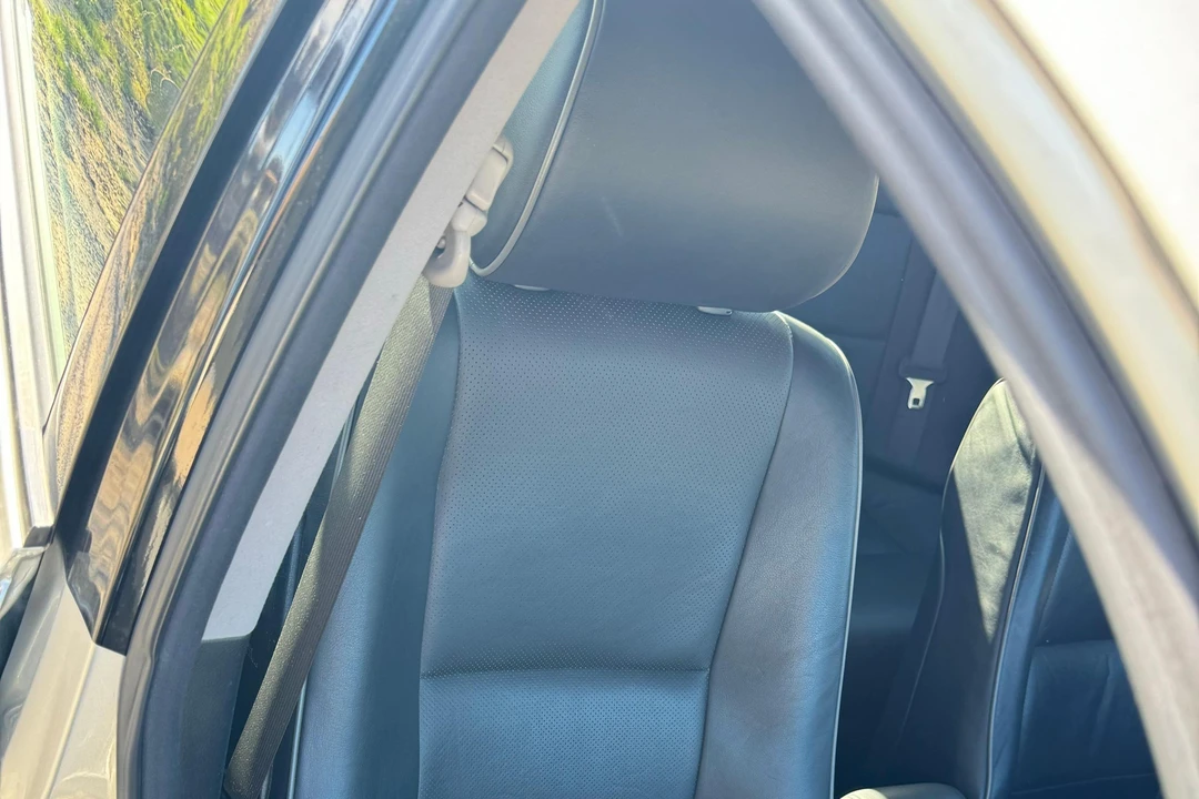2005 Lexus IS 1st Gen - Image 19 of 31