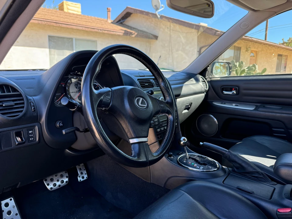 2005 Lexus IS 1st Gen - Image 27 of 31