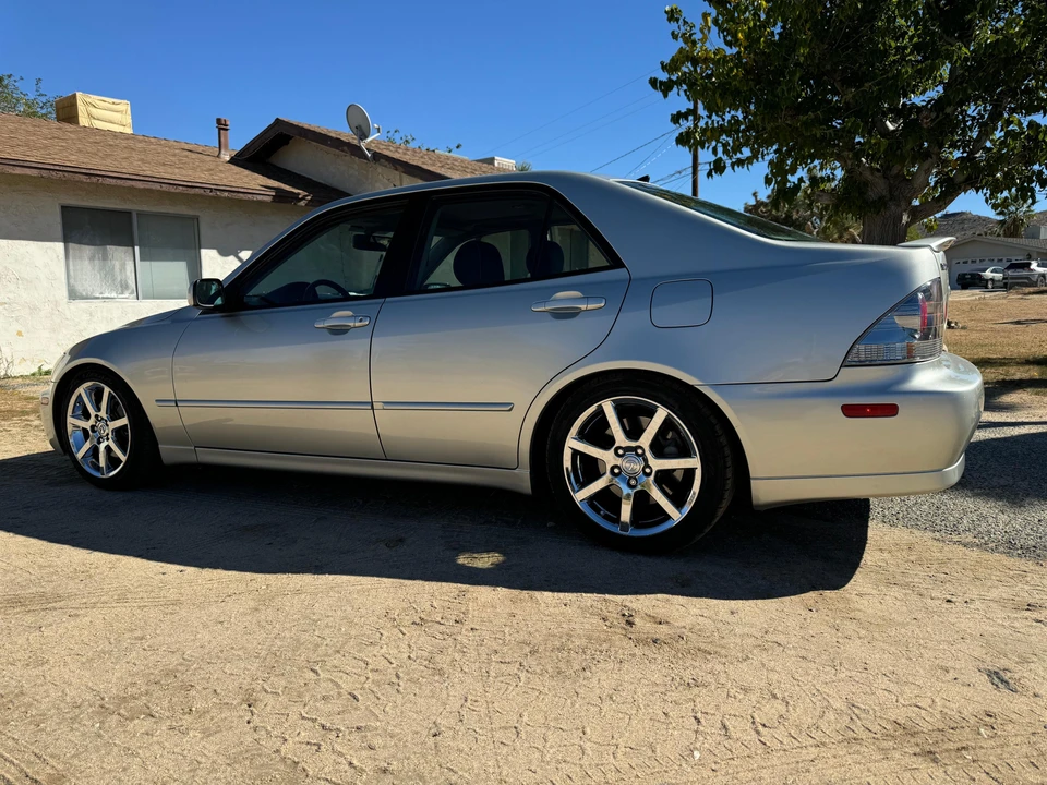 2005 Lexus IS 1st Gen - Image 7 of 31