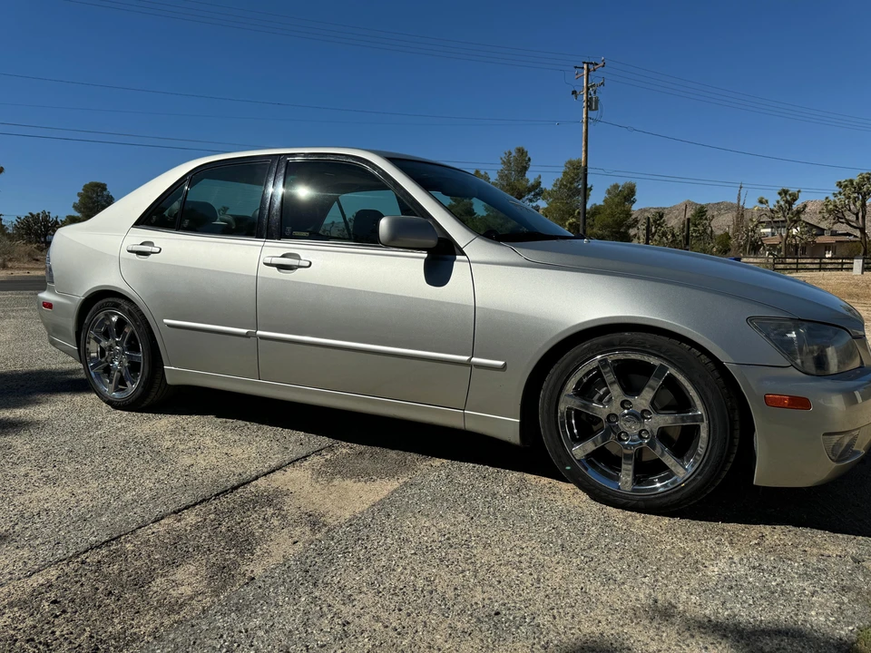 2005 Lexus IS 1st Gen - Image 13 of 31