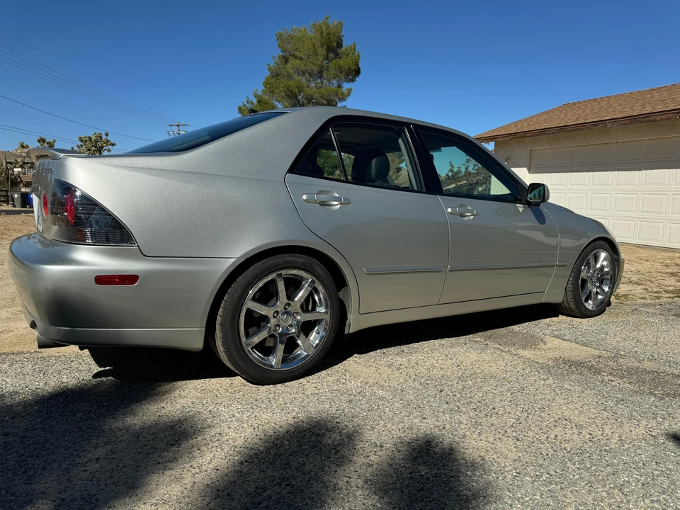 2005 Lexus IS 1st Gen - Image 11 of 31